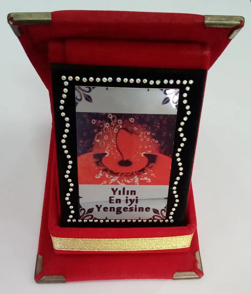 MİNİ PLAKET ( 8 cm x 11,5 cm ) - YILIN EN İYİ YENGESİNE