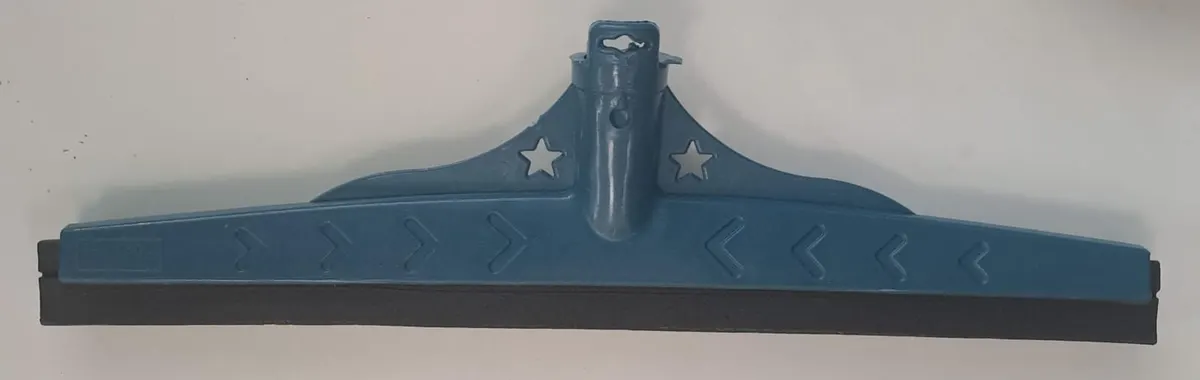 Plastik Yersil Küçük 40 CM 2