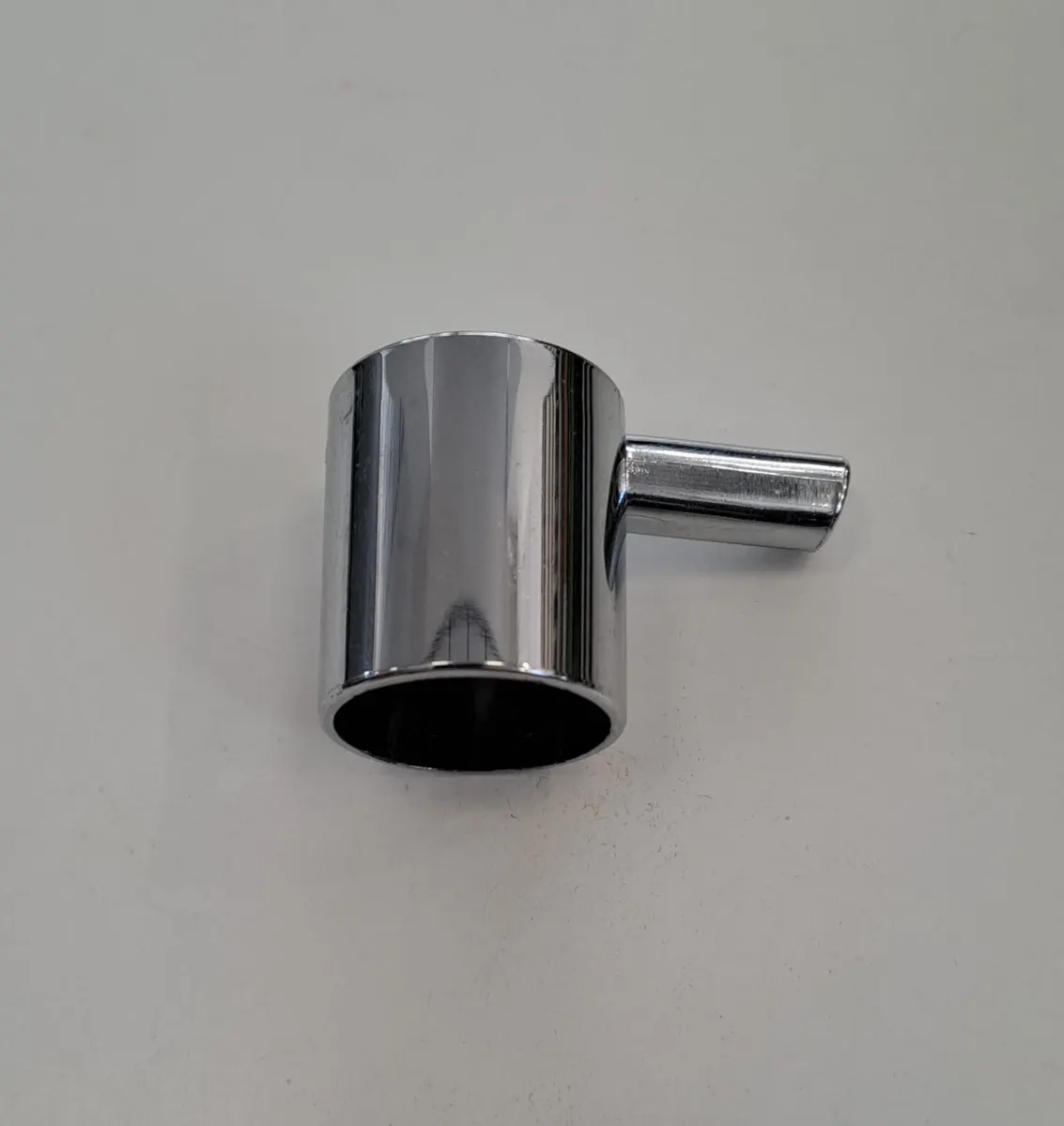 EKONOMİK SERİ - YUVARLAK YUVALI - ÇUBUK KOL TAHARAT VOLAN - PLASTİK KROM KAPLAMA ( ÇAP : 23 mm )
