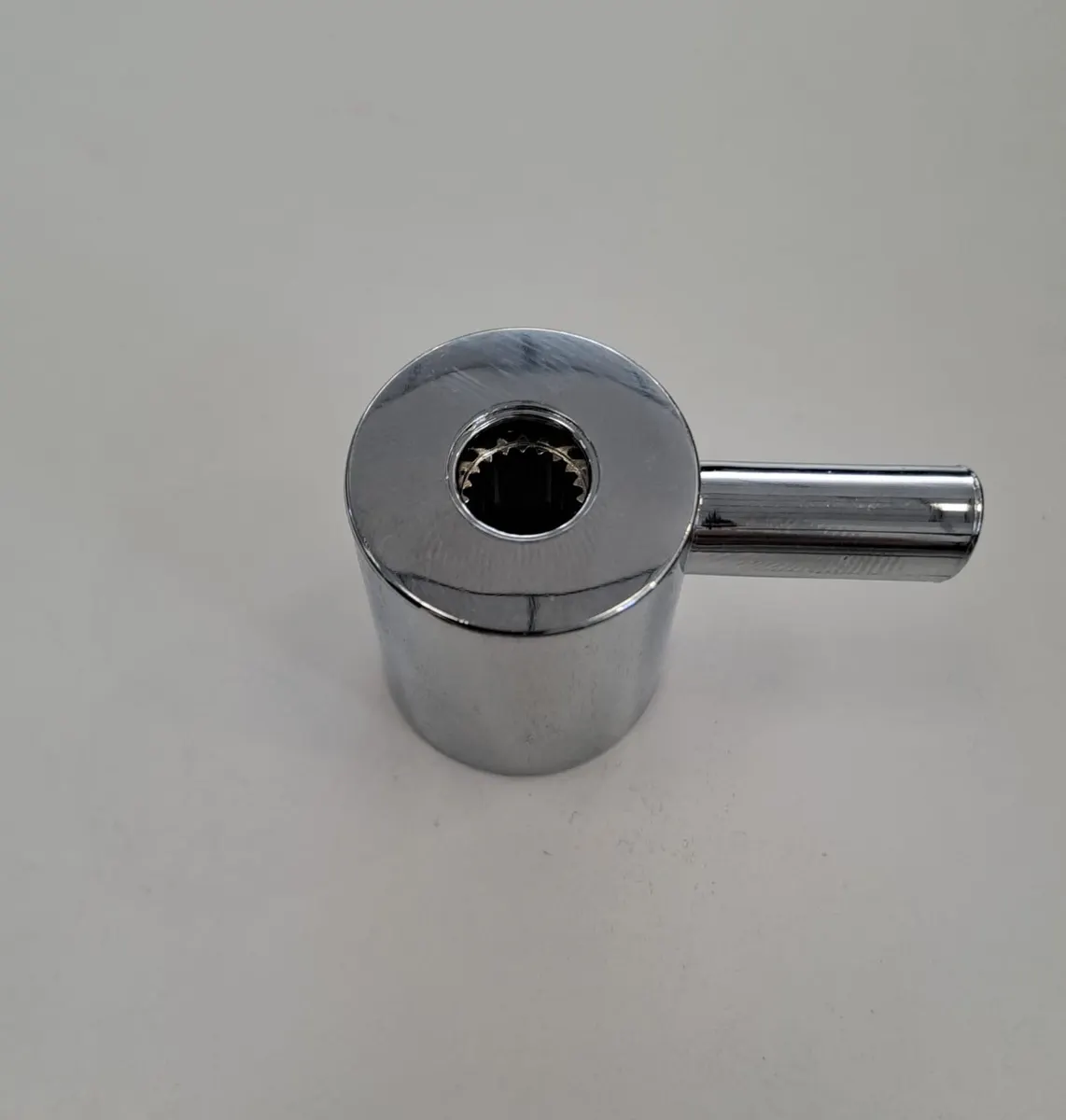 EKONOMİK SERİ - YUVARLAK YUVALI - ÇUBUK KOL TAHARAT VOLAN - PLASTİK KROM KAPLAMA ( ÇAP : 23 mm ) 2