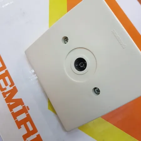 Demirbağ Klasik SIVA ALTI TV Prizi St00897