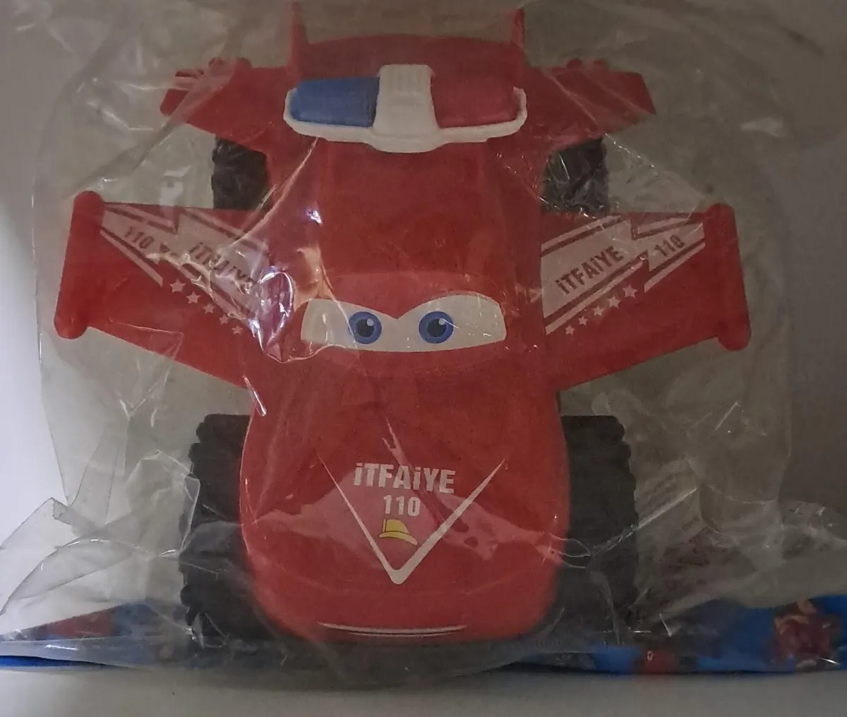 ÖZ BAYRAKTAR - 21 cm KANATLI PLASTİK ARABA 3