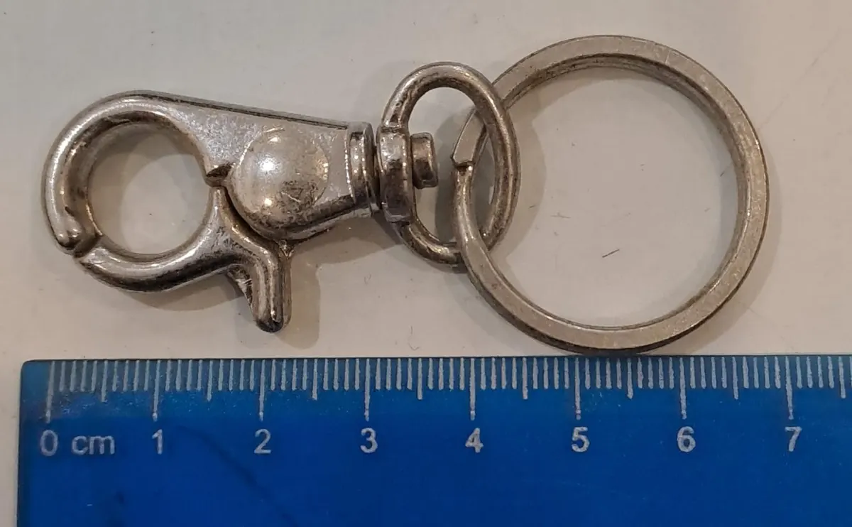 Küçük KISA Gövde Metal Anahtarlık