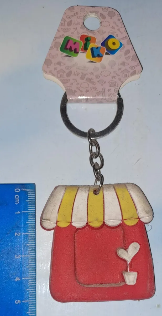 Küçük Plastik EV Anahtarlık Kırmızı