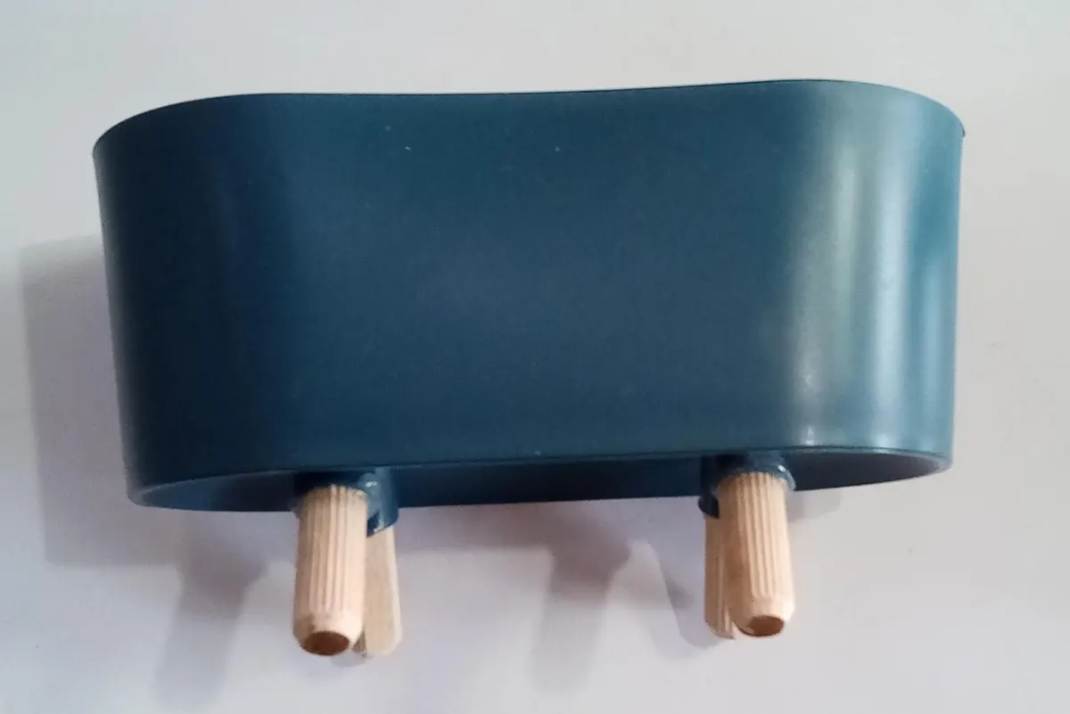 AHŞAP AYAKLI PLASTİK OVAL SAKSI ( 8 x 15 x 7 cm ) - K.MAVİ