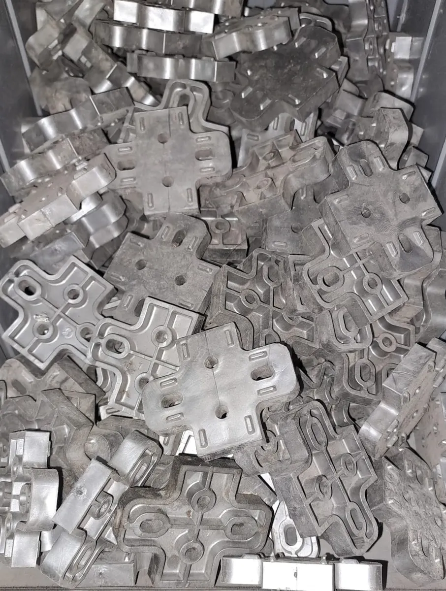 DOLAP KAPAĞI MENTEŞE AYAĞI ( MENTEŞE YÜKSELTİCİ AYAK ) 8mm ( MENTEŞE TAKOZU ) 3